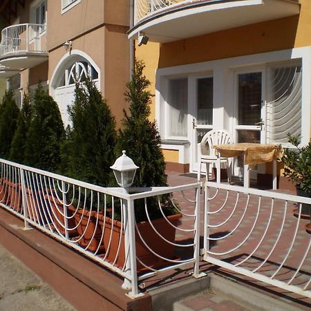 Tarr-Timea Apartmanok Kestel Dış mekan fotoğraf