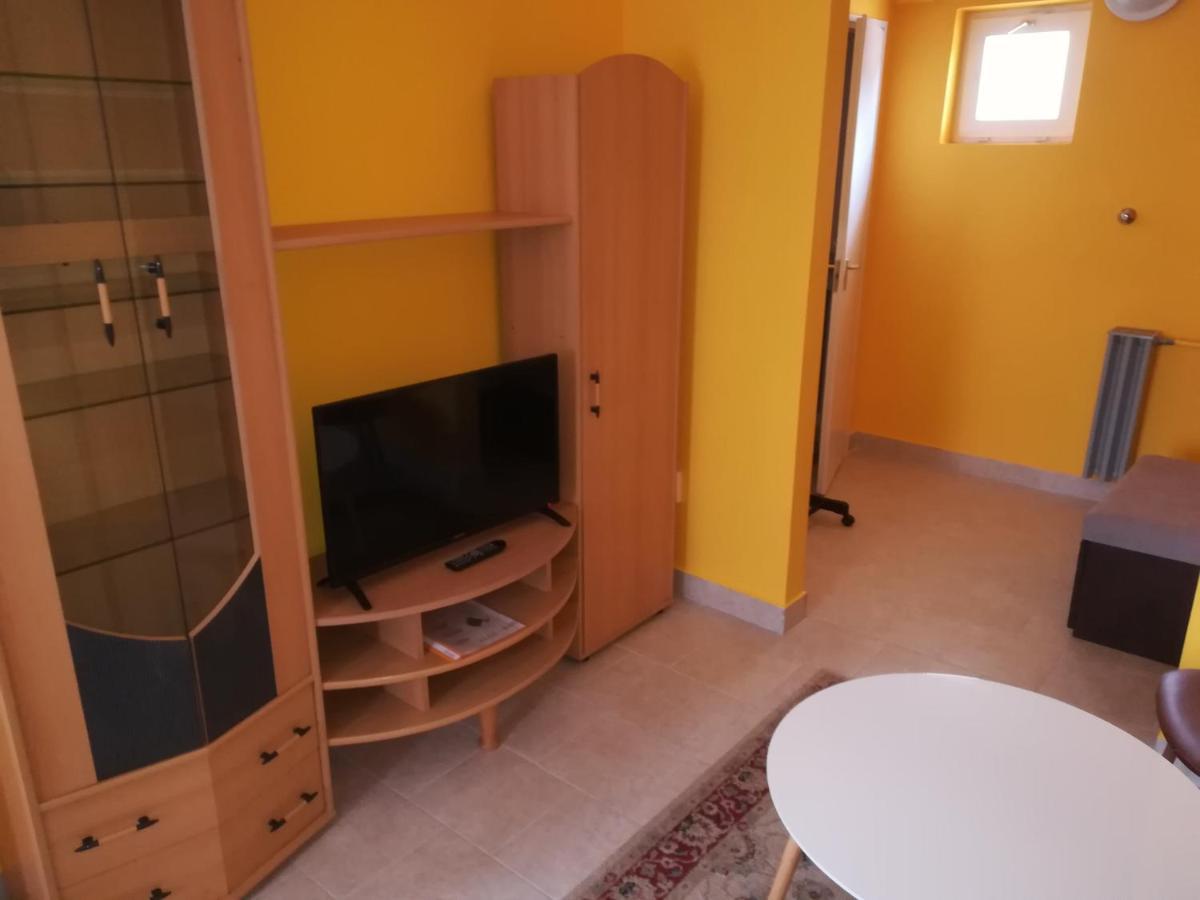 Tarr-Timea Apartmanok Kestel Dış mekan fotoğraf