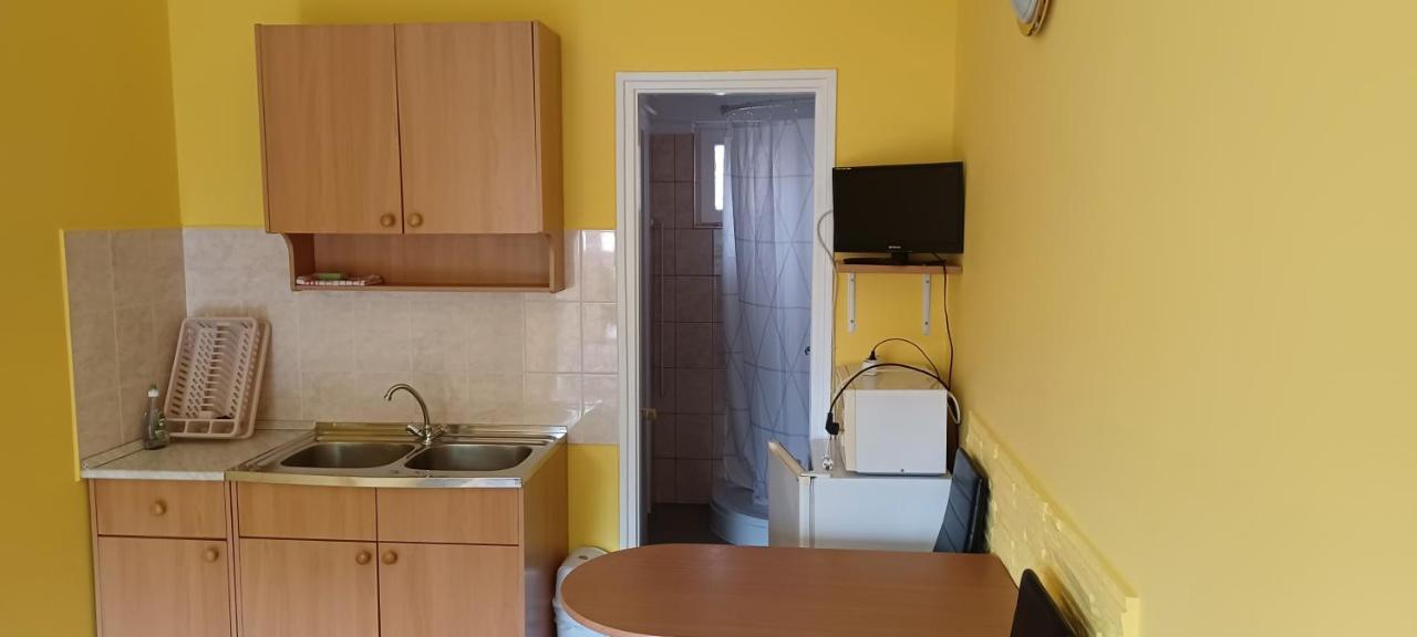 Tarr-Timea Apartmanok Kestel Dış mekan fotoğraf