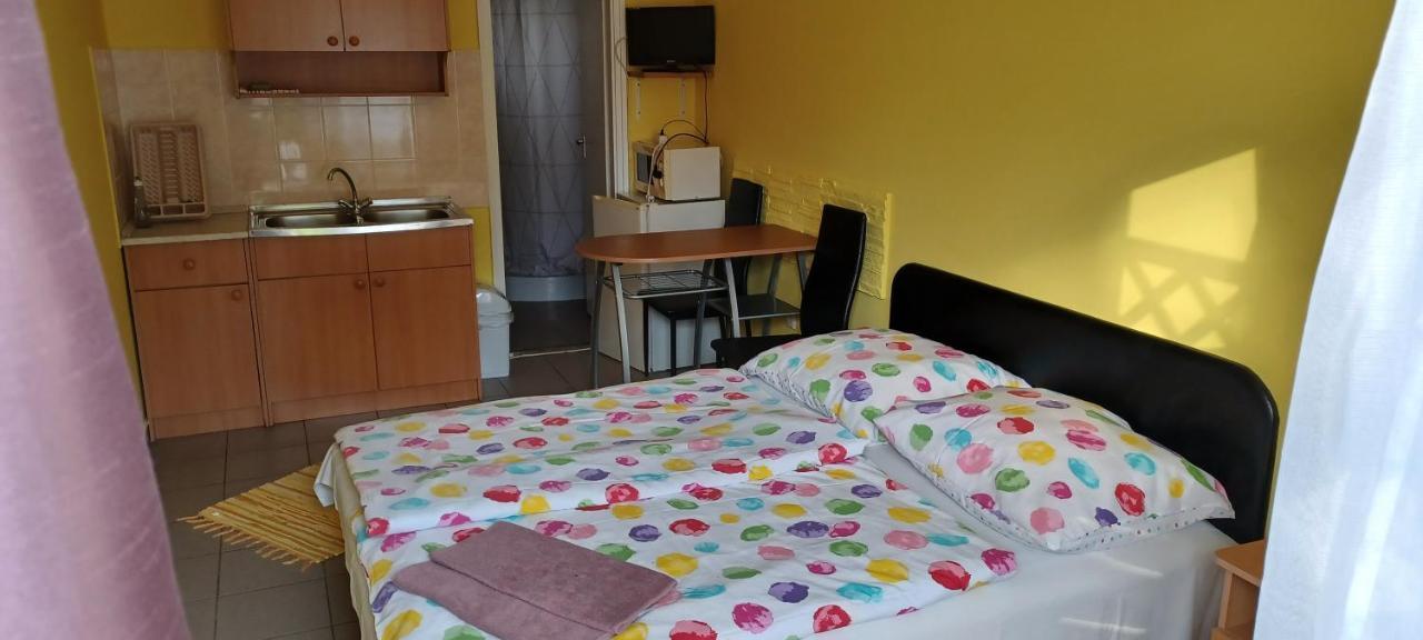Tarr-Timea Apartmanok Kestel Dış mekan fotoğraf