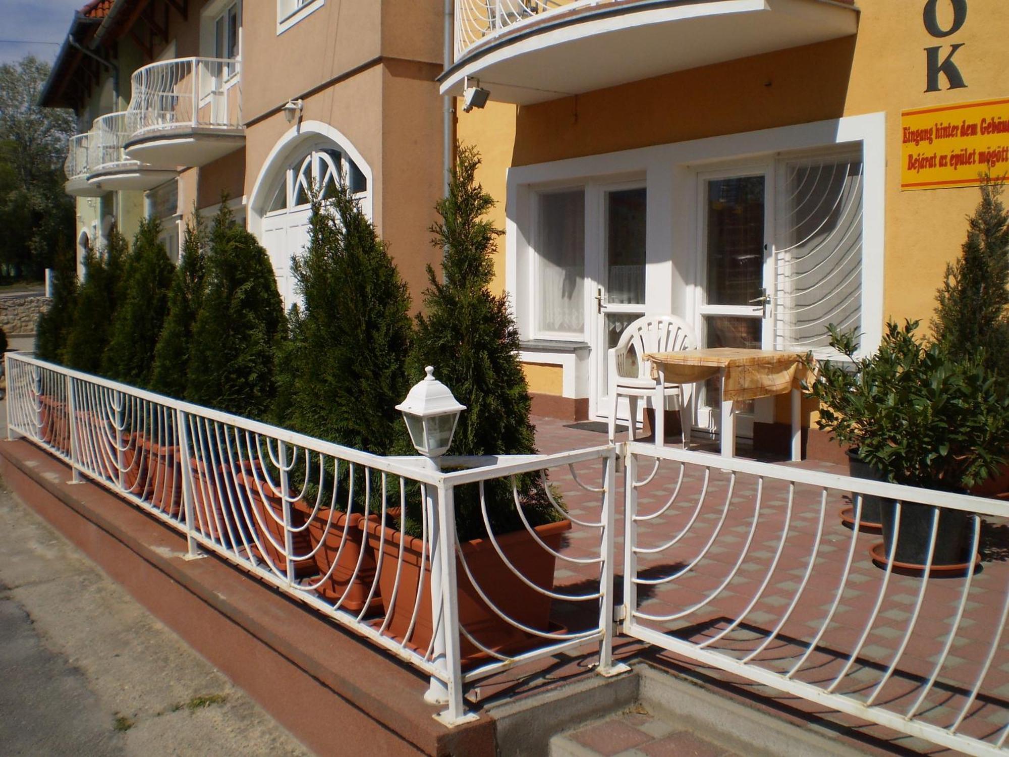 Tarr-Timea Apartmanok Kestel Dış mekan fotoğraf