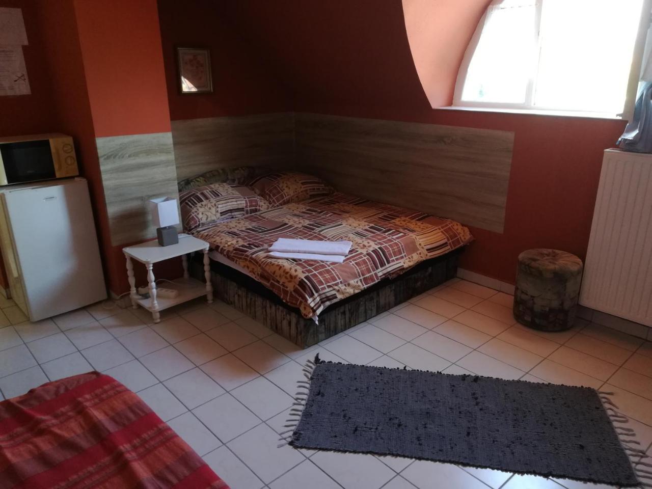 Tarr-Timea Apartmanok Kestel Dış mekan fotoğraf