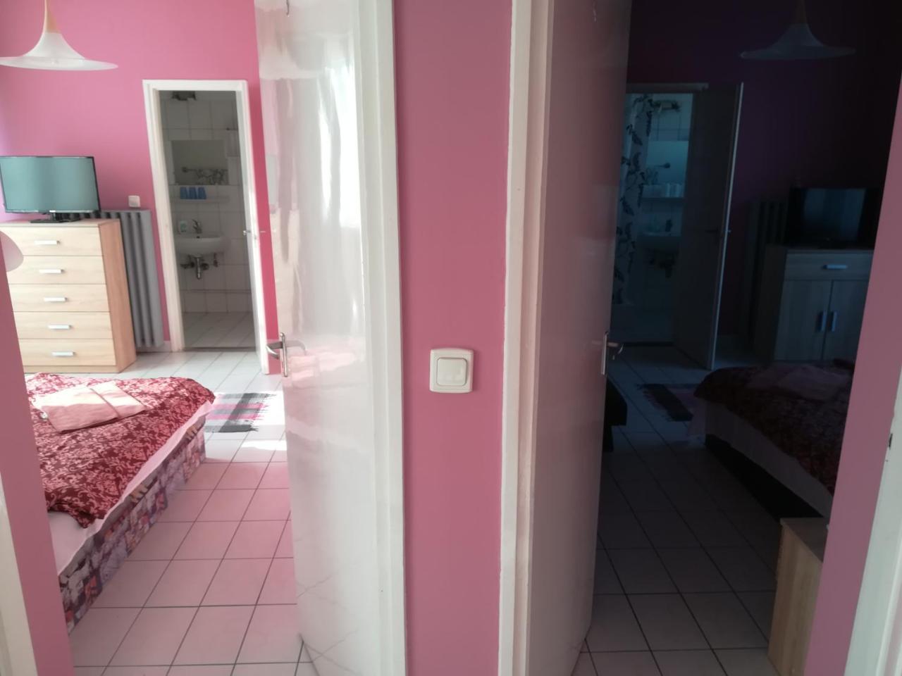 Tarr-Timea Apartmanok Kestel Dış mekan fotoğraf